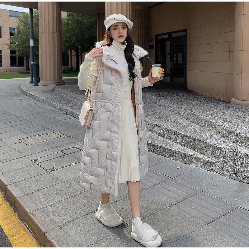 Осенне-зимняя женская куртка-пуховик с капюшоном — фото 14