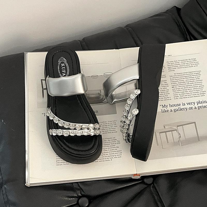 Stylish, simple and versatile thick-soled toe slippers for women to wear new summer skirts with cool slippers