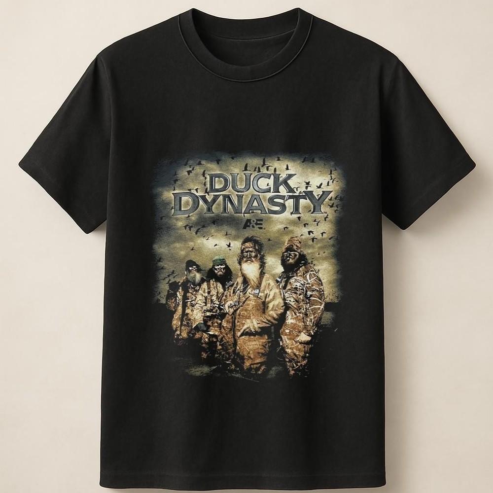 Duck Dynasty With Cast Members In Hunting Gear and Forest Mood Unisex T Shirt Unisex T-Shirt L