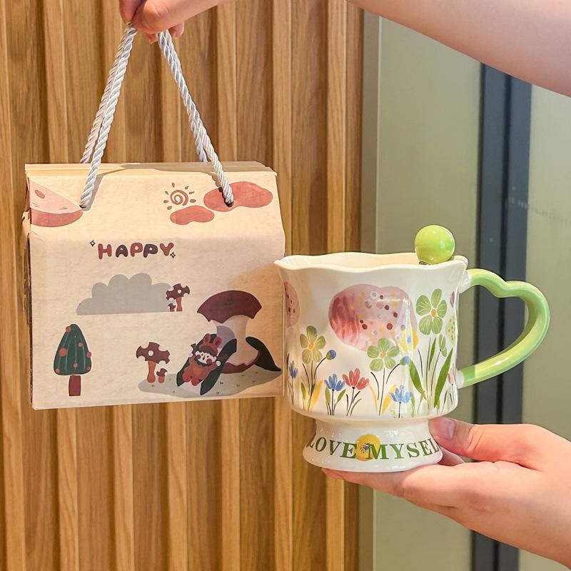 Hochwertige florale Keramiktasse, Nischendesign Keramik-Trinkbecher, Geburtstagsgeschenk für Mädchen