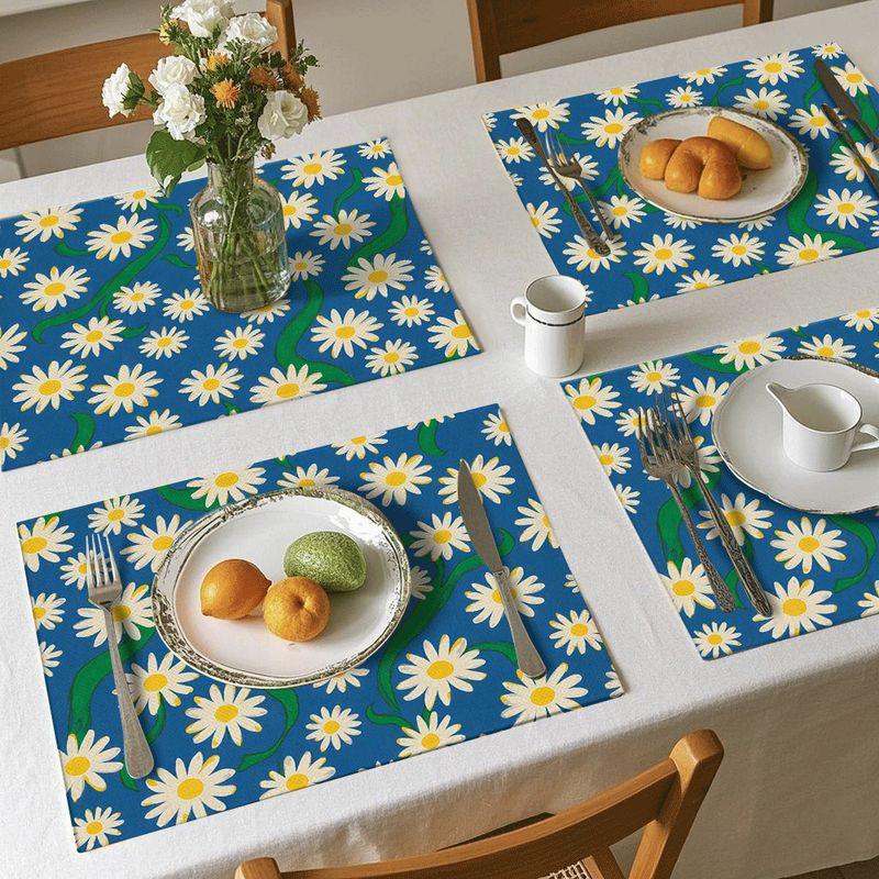 4/6 ks Obdélníkové podložky pod talíř - 18x12 palců, Látka s potiskem Vintage Daisy na modrém pozadí, 2D vzor s prvky, Snadno čistitelná, Tepelně izolační na stůl