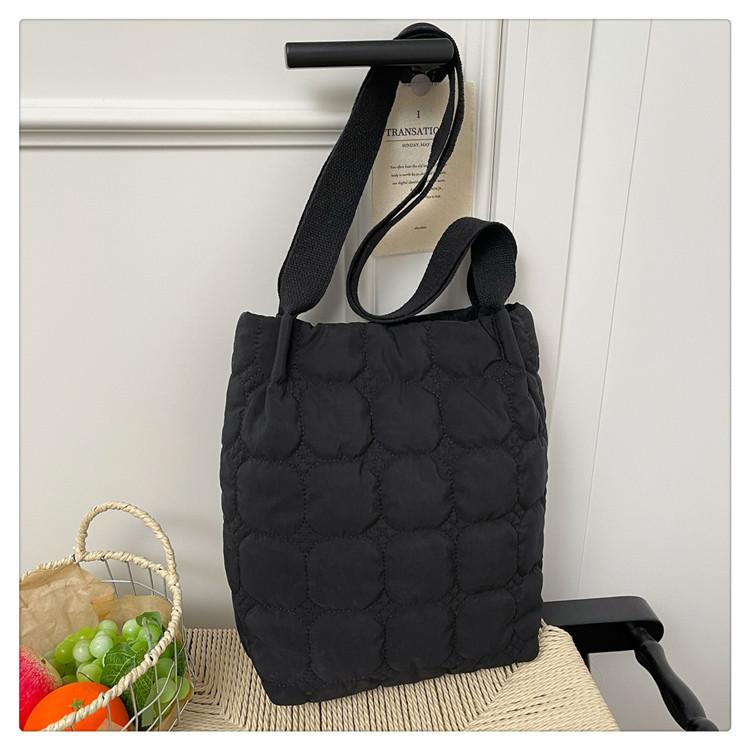 Minimalist Bag For Women With Special Material And Magnetic Closure For Daily Use