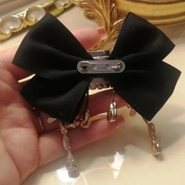Vintage British Style Bowknot Brooch for Women - Rhinestone & Tassel Bow Tie Collar Pin - Elegant Fabric Flower Shirt Jewelry