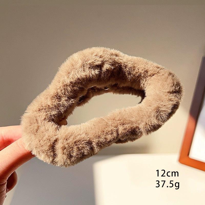 Large Milk Coffee Plush Claw Clip: Fluffy Autumn/Winter Hairpin for Women