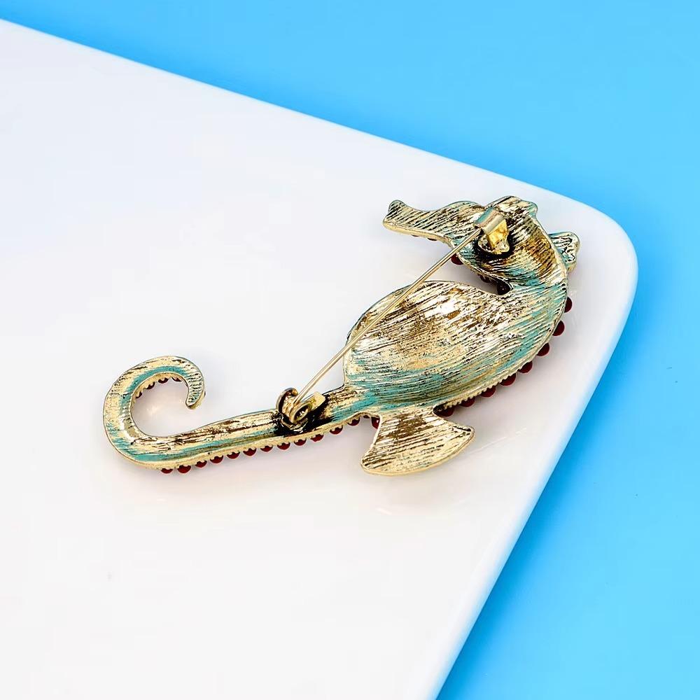 Rote Retro-Brosche in Seepferdchenform, modisches und vielseitiges Tier-Damenaccessoire