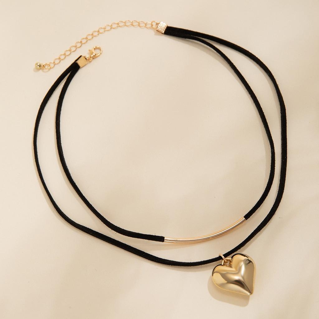 Goth Black Velvet Small Love Heart Pendant Choker Necklace for Women Trend Elegant Adjustable Chain Aesthetic Wed Jewelry