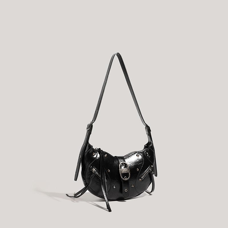 Oil wax leather bag autumn and winter new high-end versatile locomotive crossbody retro armpit bag