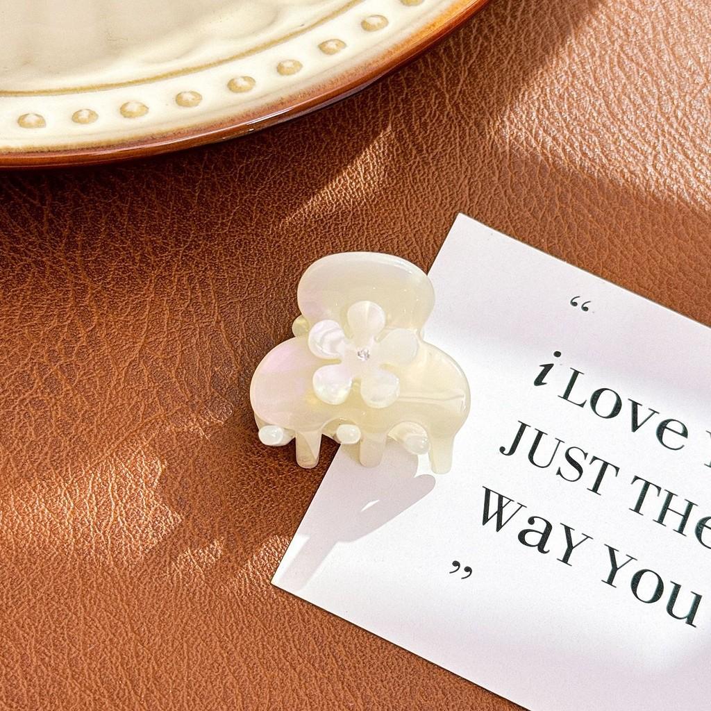 Elegant Koreansk Stil Fjäril Och Blomma Hårklämma För Kvinnor Med Mjuk Skonsam Design