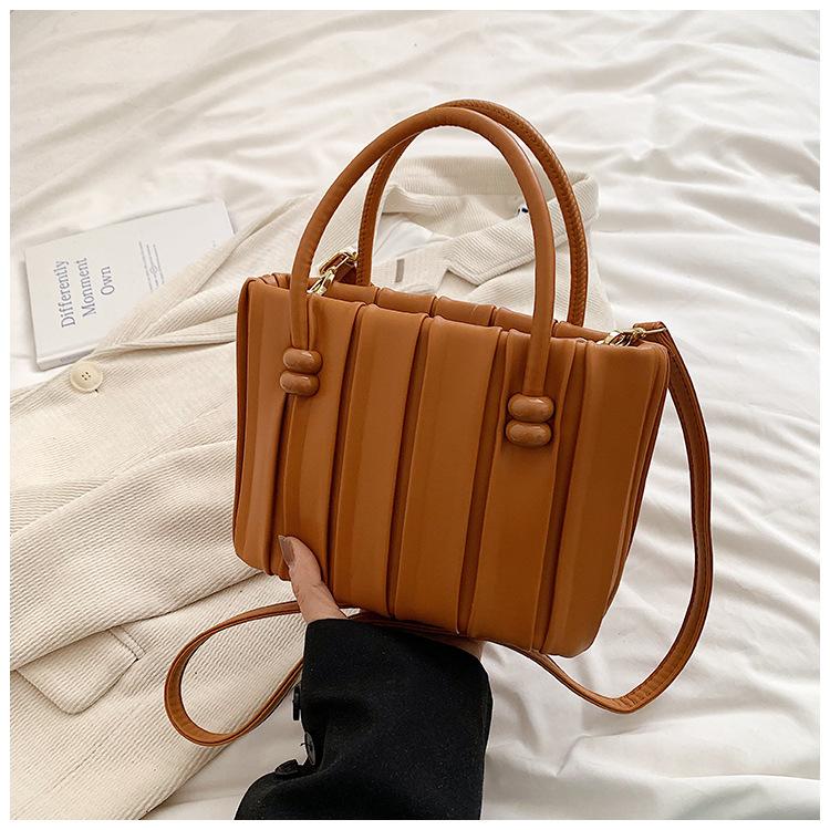 Korean version ins solid color pleated handbag bag women's 2025 autumn new foreign style casual one shoulder messenger tote bag