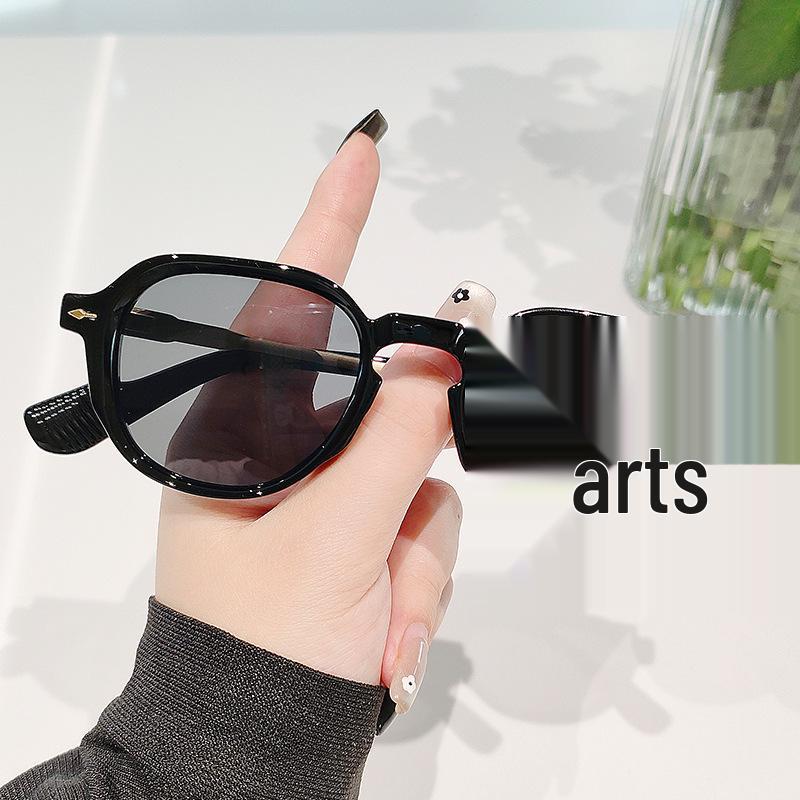 Spicy Girl Retro Aviator Sunglasses: Small Frame, Anti-UV, Classic European & American Style for Women