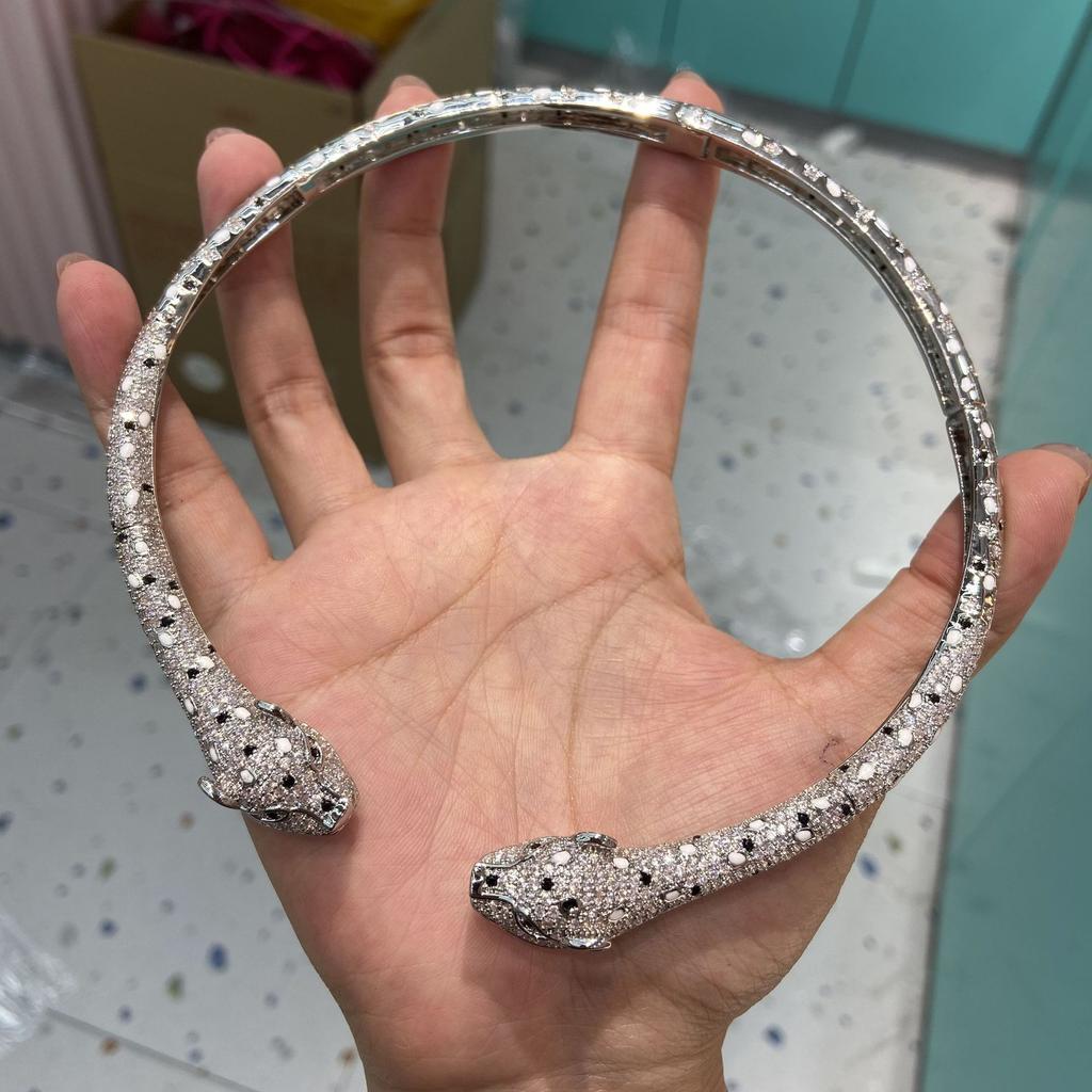 2025 Nuovo alla moda set di gioielli di lusso leggero con collana a girocollo orecchini incastonati di zirconi per donna