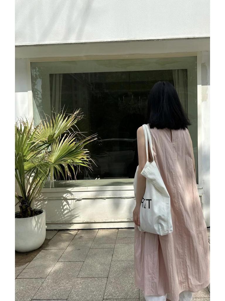 Sukienka damska bez rękawów o luźnej sylwetce na rok 2024