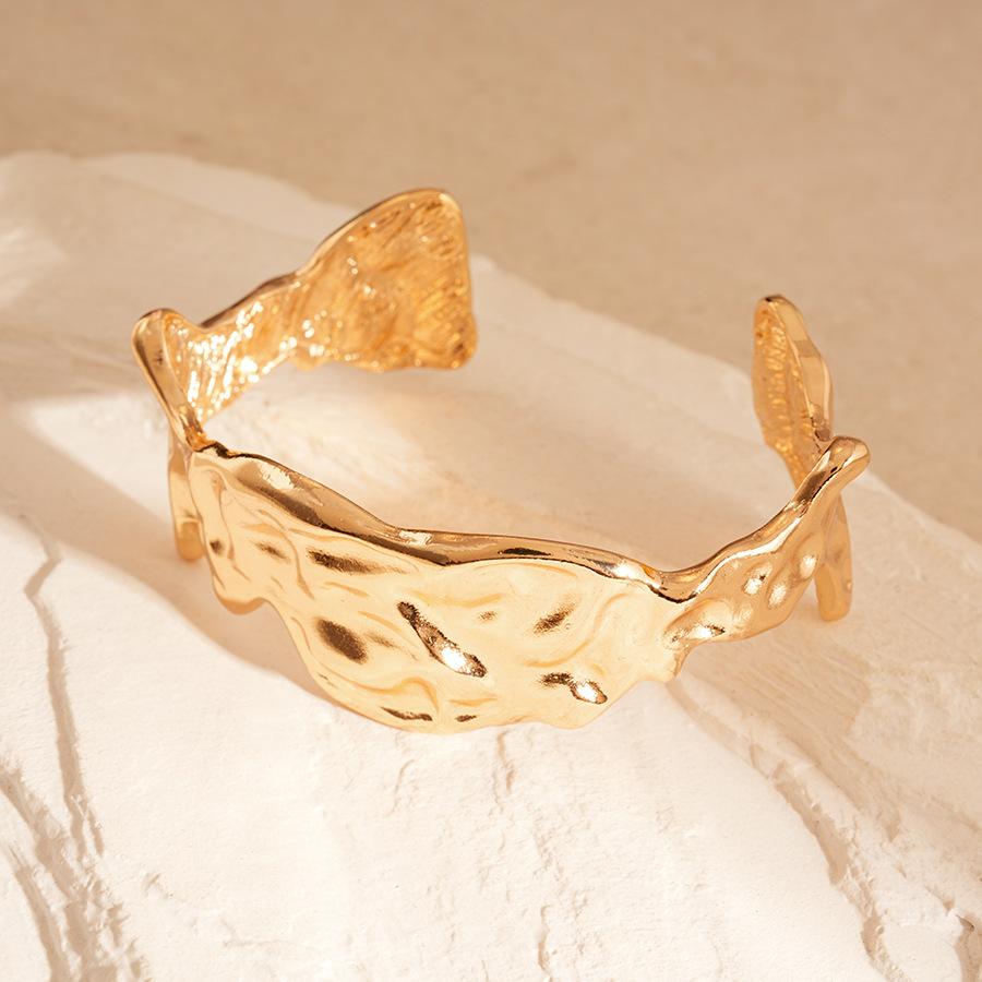 Fashionable Exaggerate Wide Resin Bracelets Chunky Metal Bracelet Jewelry Autumn Winter Vintage Bangle For Women
