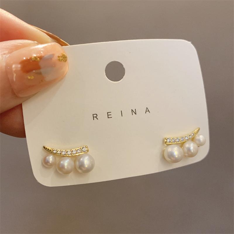 Korean Luxury Zircon Pearl Arc Stud Earrings - Elegant, Versatile, Niche Design