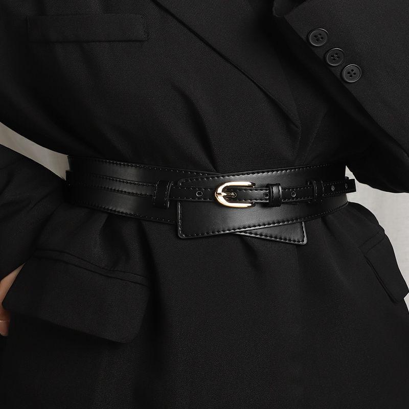 Women's Black Leather Two-Way Belt: High-End, Fashionable Dress Accessory with Wide Waist Seal and Suit Jacket Pairing.