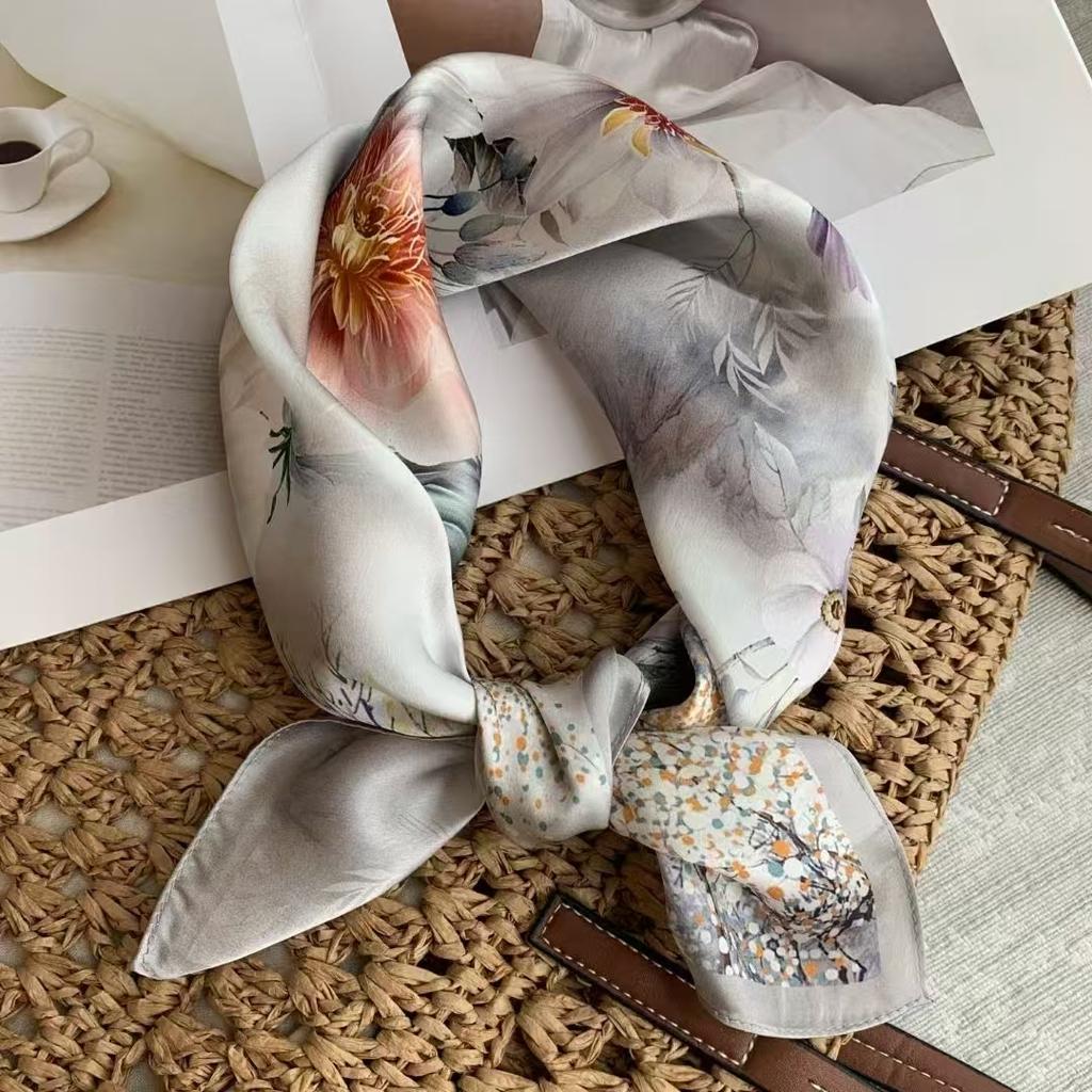 Light  Purple Women'S 100% Mulberry Silk Scarf Neckerchief Spring Fall New Luxury Floral Design Satin Squaresilk Scarves 65*65Cm