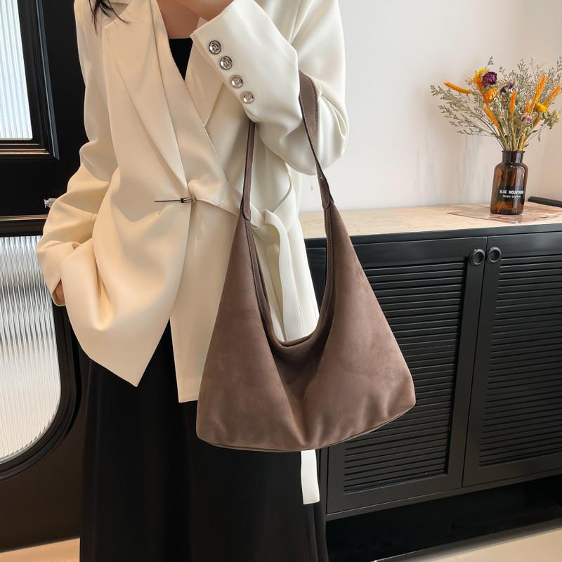 Large Capacity Stylish Vintage Suede Shoulder Bag For Women In Classic Black And Brown Tones Ideal For Everyday Use