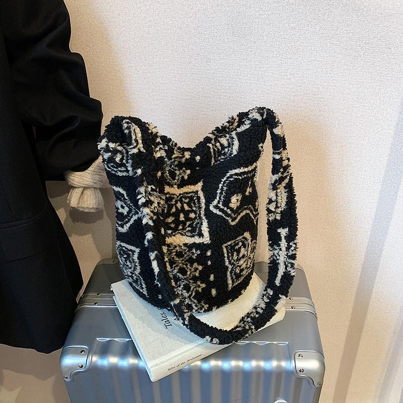 Ielgy Autumn Winter Cute Lamb Wool Bag Fashion Bucket Bag Large Capacity Cross-Body Fur Bag