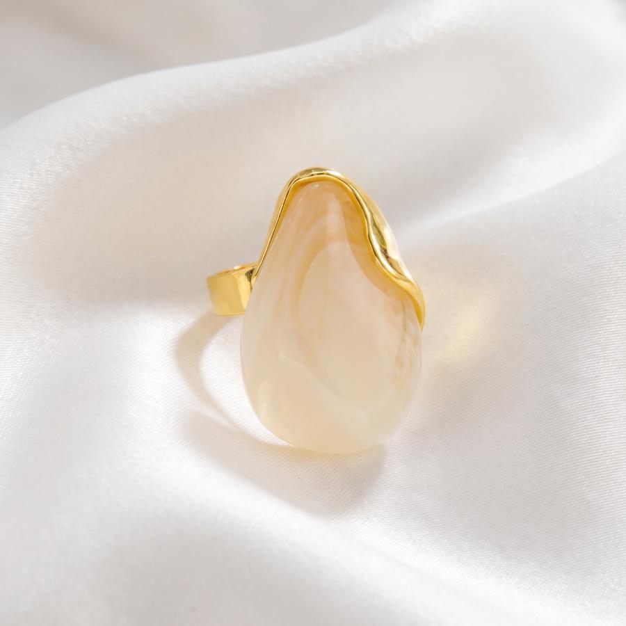 European and American jewelry retro translucent amber smudge ring geometric special-shaped resin design feeling ring woman