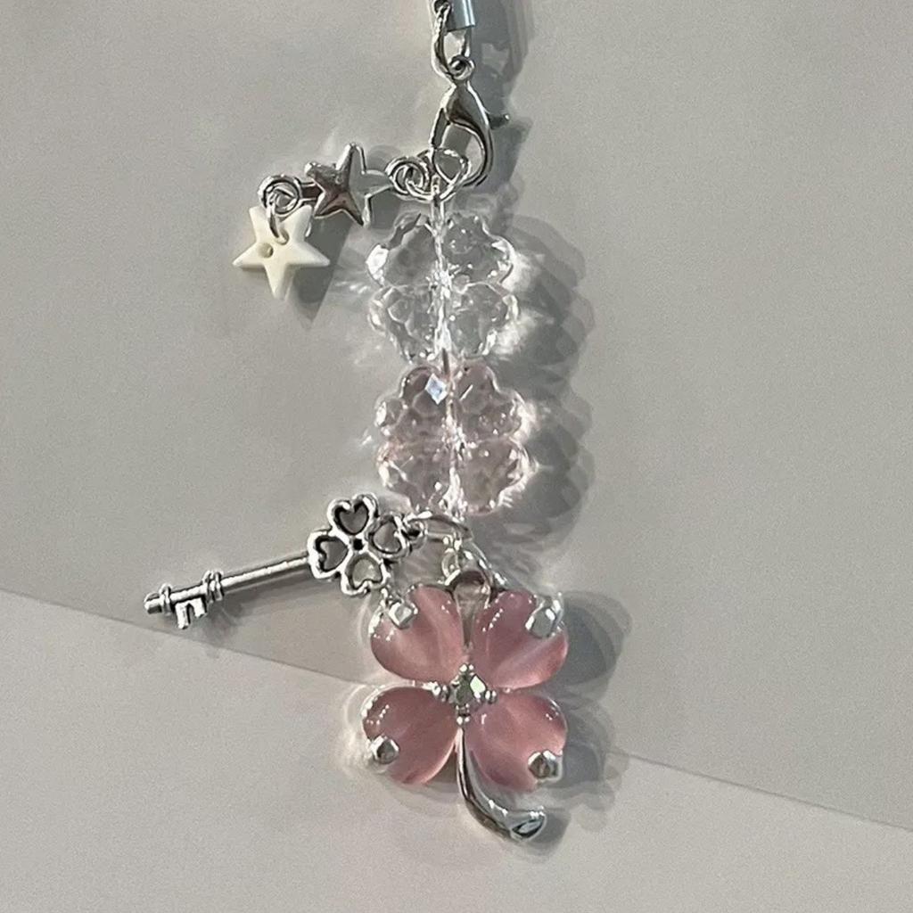 Four Leaf Clovers Pendant Keychain Unique Phone Strap Accessory Detachable Mobile Phone Charm for Good Luck Happiness