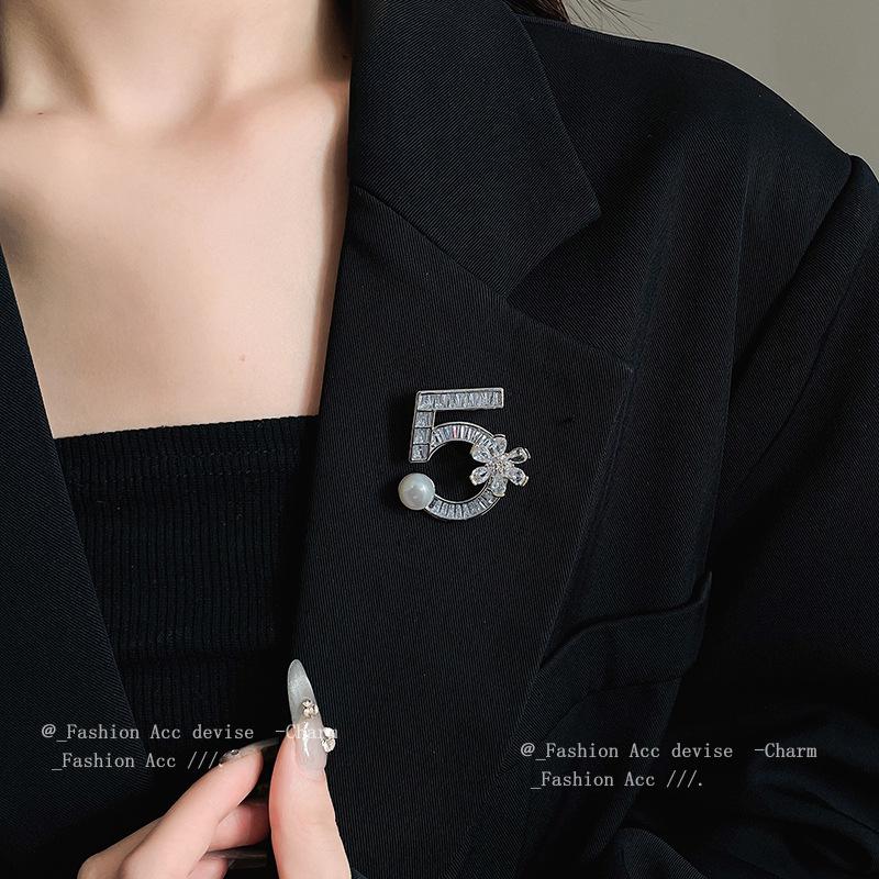 

Zircon Pearl Flower Rotatable Brooch - Versatile Fashion Accessory for Women