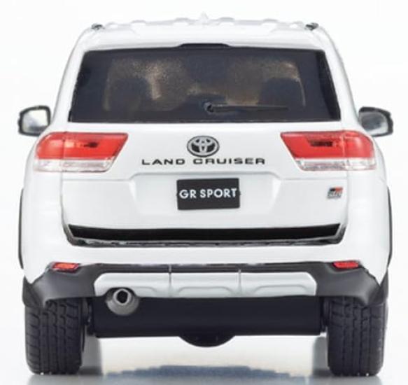 Kyosho Originální Toyota Land Cruiser GR Sport v bílé barvě, hotový produkt v měřítku 1:43.