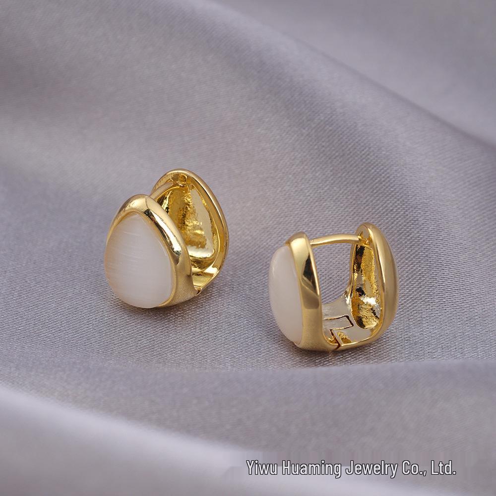 Stylish Gold Circle Ear Cuffs - Light Luxury Jewelry for Trendy Women