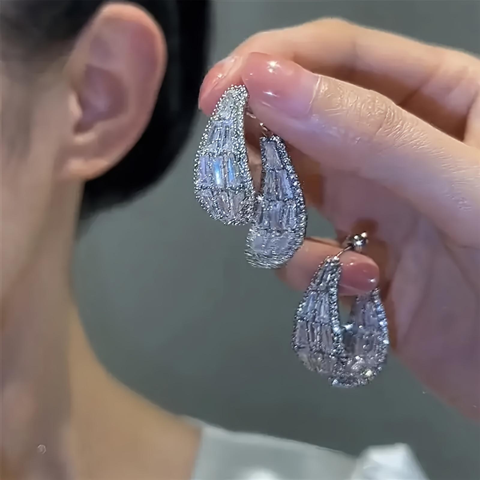 

2Pcs zircon earrings set, elegant and stylish, perfect for parties and gifting. One-size