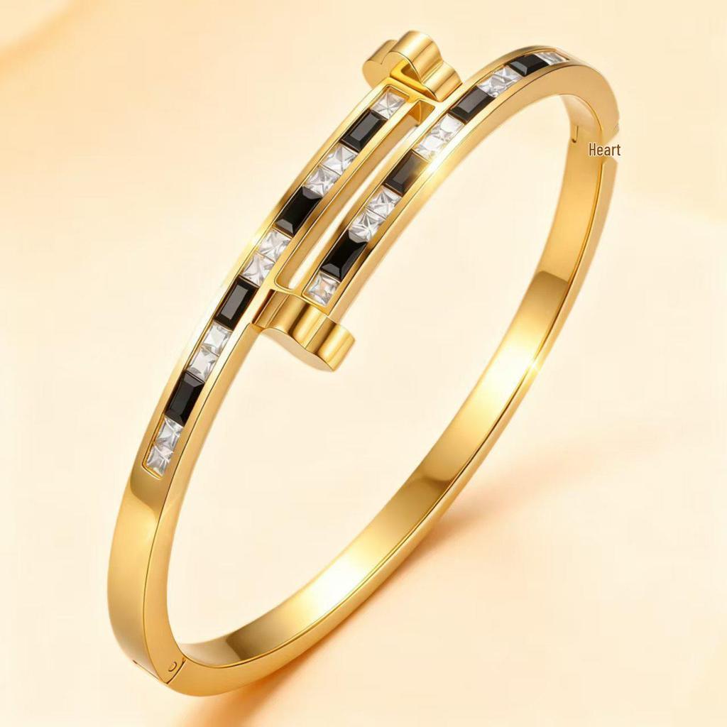 Four-Leaf Clover Titanium Steel Bracelet - Colorfast & Versatile Jewelry