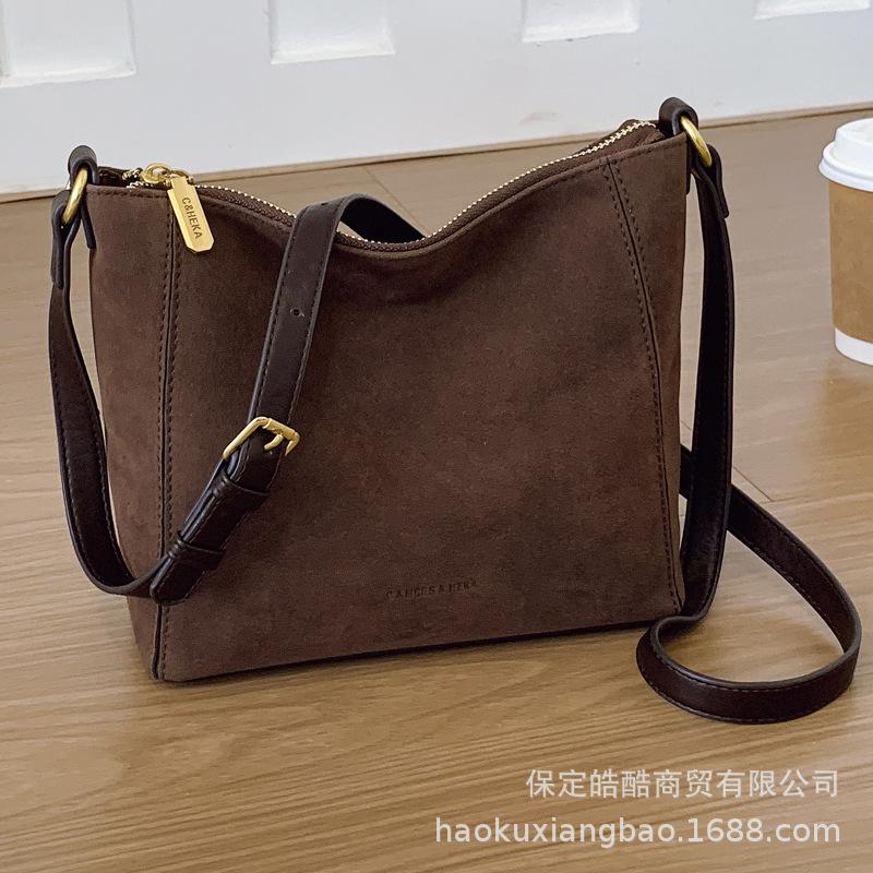 Suede bag women's large capacity 2025 new autumn and winter versatile retro shoulder underarm bag commuter bucket bag
