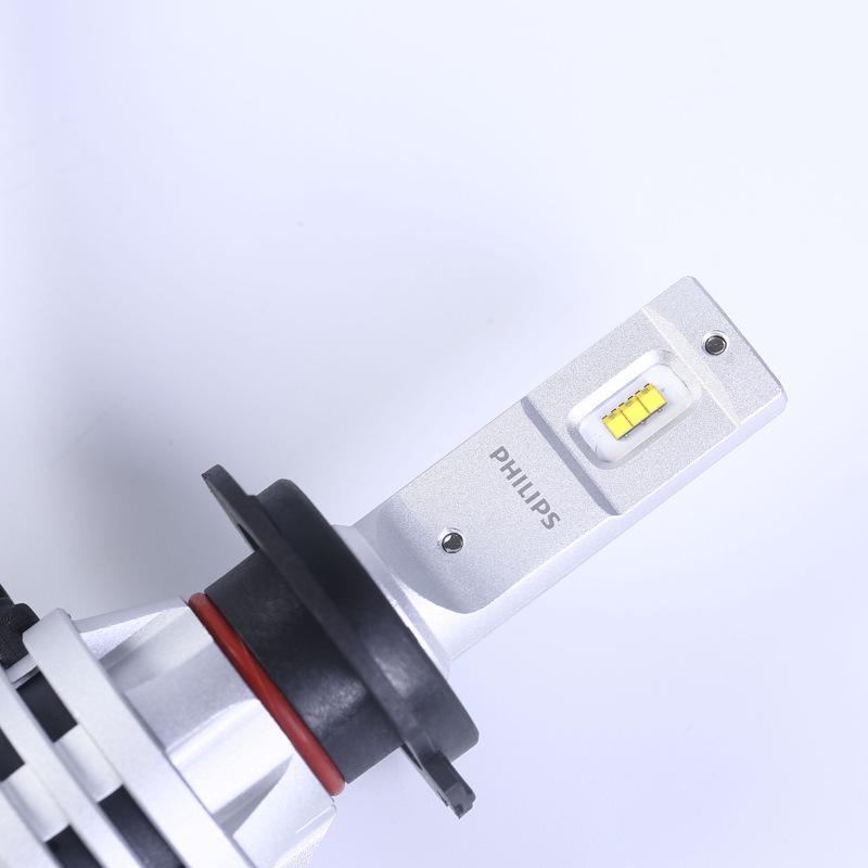 Zintegrowana żarówka LED H4 do reflektorów samochodowych Philips - Super jasne światła drogowe/mijania
