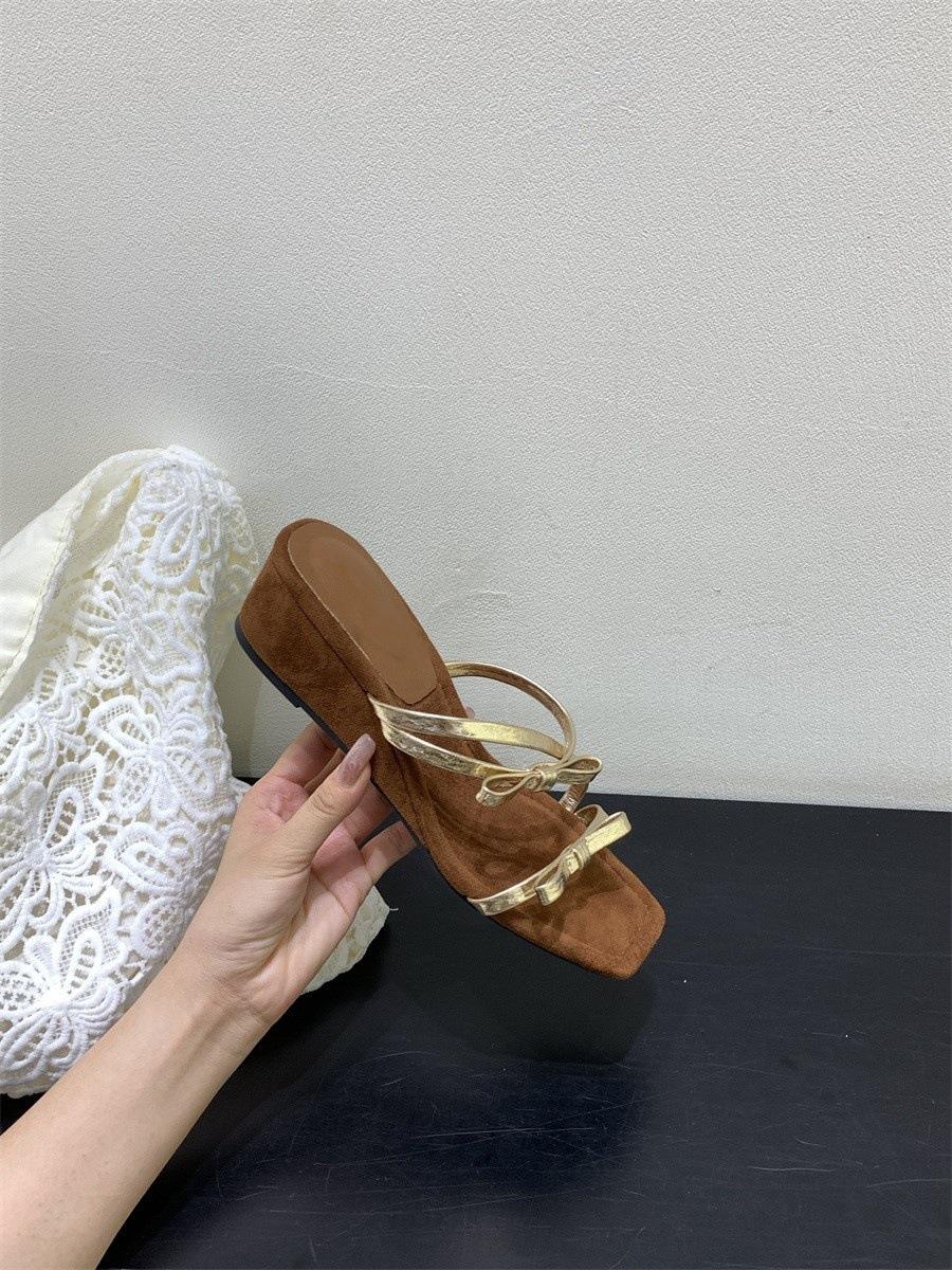

French beautiful bow thick-soled cool slippers women s fashion 2025 summer with skirt one-word wedge slippers 40 золотой