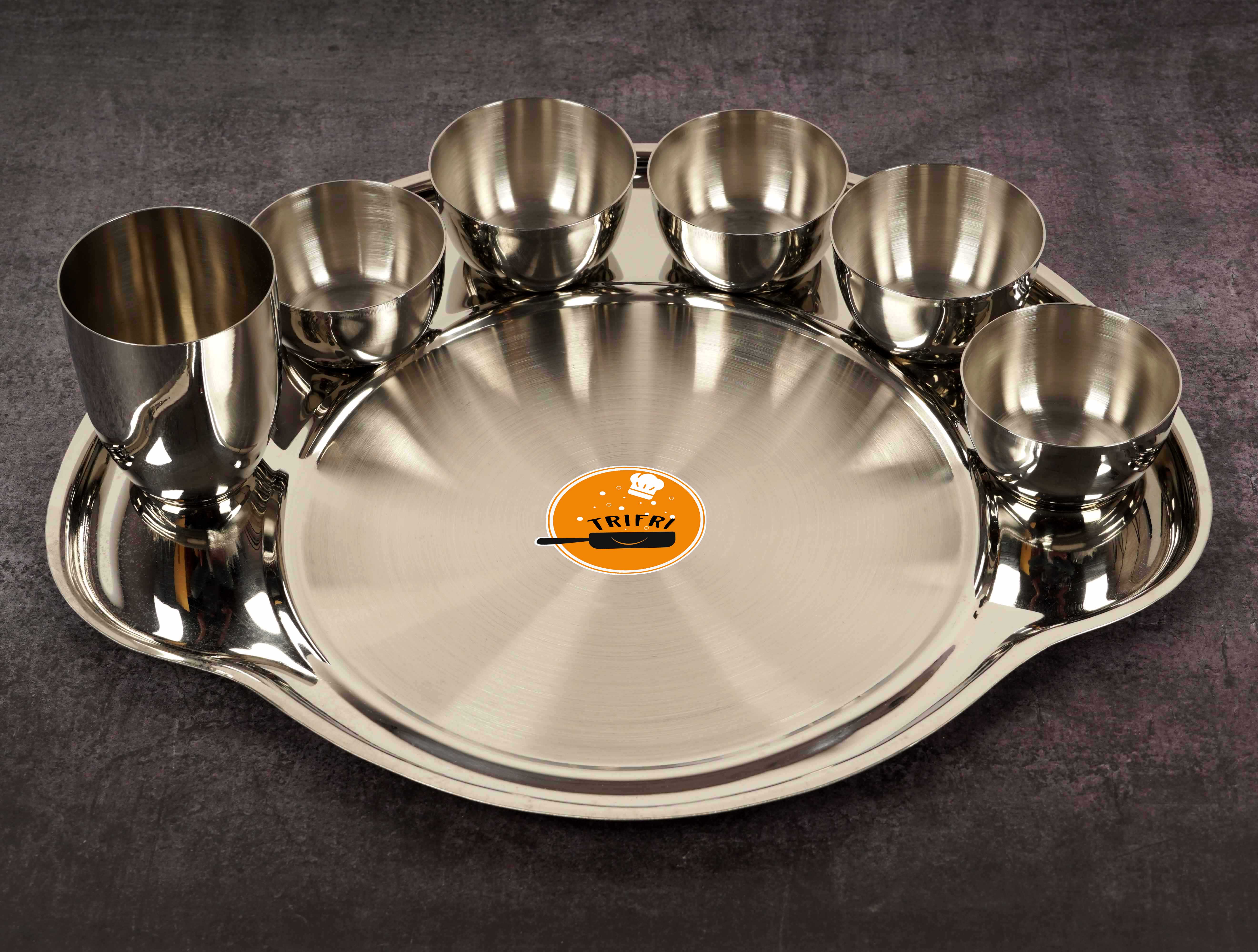 

Trifri Традиційний індійський столовий набір з нержавіючої сталі Thali з тарілкою Thali, чашами та скляним столовим посудом ручної роботи, 7 предметів 4”X3” срібний