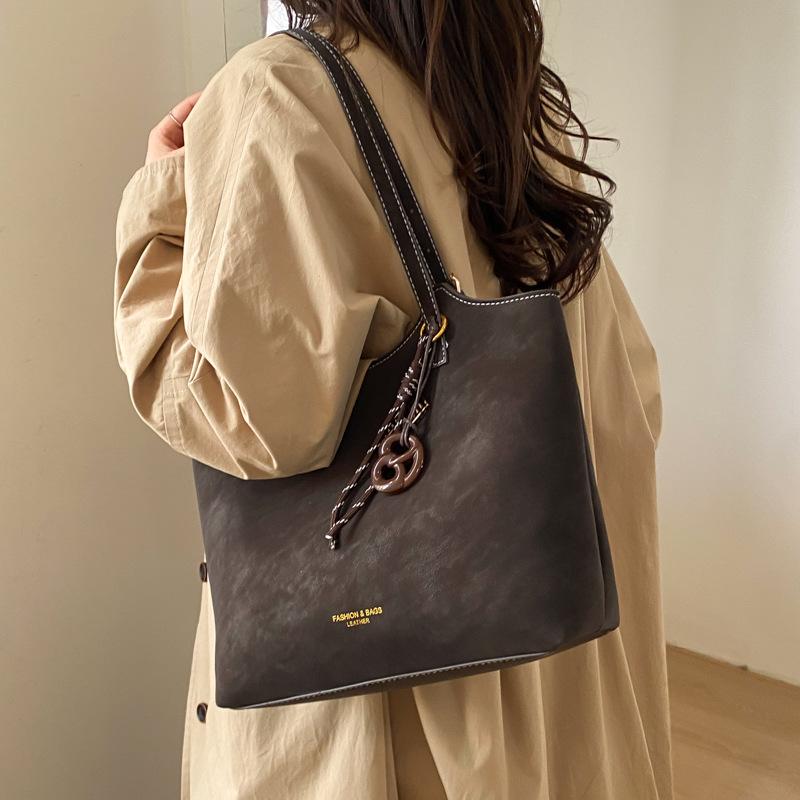 Retro hochwertige Tote-Tasche Damen Frühling und Herbst neue trendige Handtasche mit großem Fassungsvermögen für die Arbeit Pendeln Umhängetasche Tasche