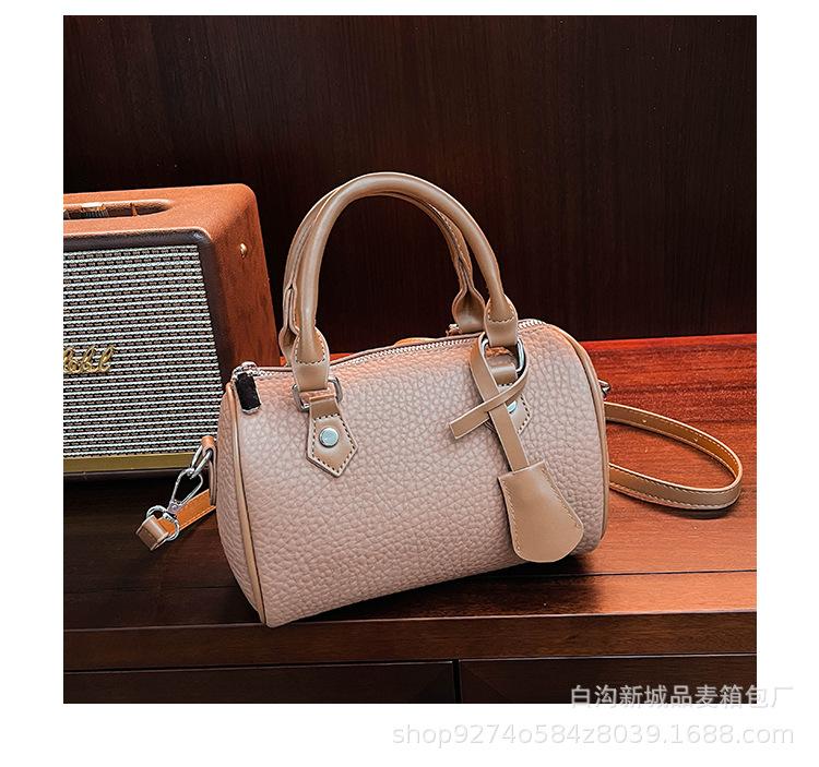 

Small bag women s 2025 new simple fashion handbag retro contrasting color shoulder messenger bag women s pillow bag tide