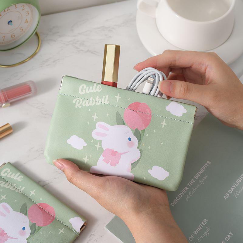 Kosmetická taštička s potiskem šrapnelu: Přenosné pouzdro na rtěnky se samouzavírací funkcí