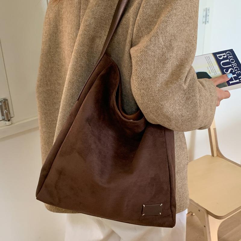Retro Matte Niche Underarm Bag 2025 New Versatile Women's Bag Popular Shoulder Messenger Bag Fashion Tote Bag