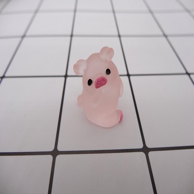 

Luminous Cute Pig Car Ornament Pendant with Cream Glue Phone Case Material