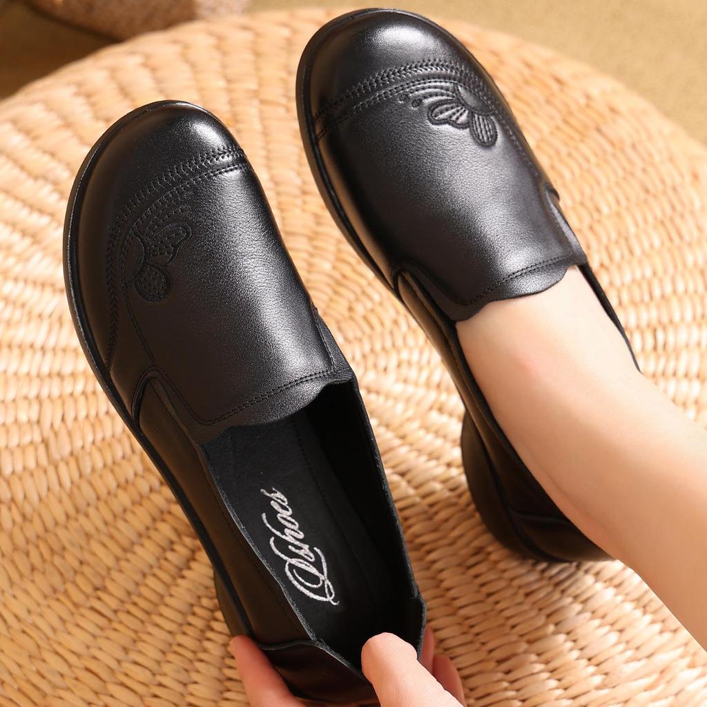 Genuine Leather Soft Sole Slip-on Shoes for Women, Non-slip, Comfortable, Plus Size, Autumn Style - Model 801319