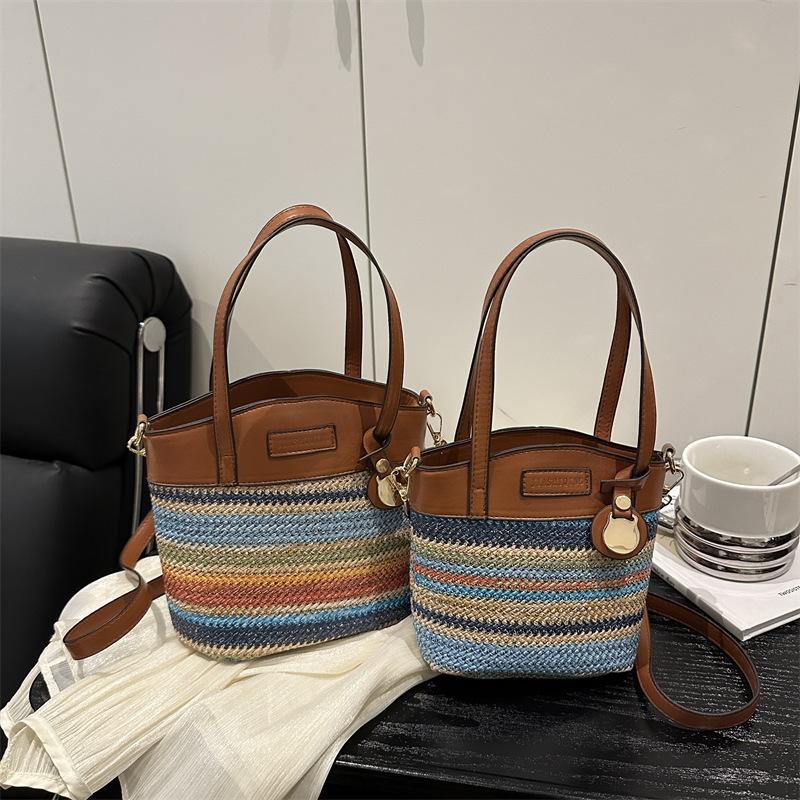 2025 Super Fire Retro Contrasting Color Splicing Woven Hand-held Straw Bag Women's High Sense Summer Messenger Mobile Phone Bag