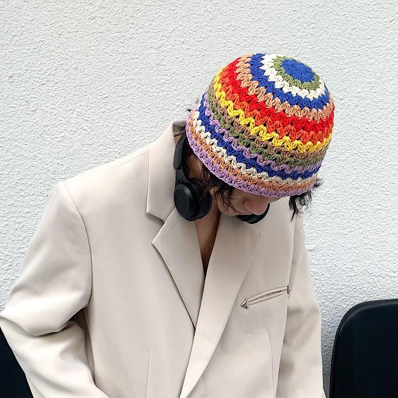 Cappello da pescatore all'uncinetto intrecciato color arcobaleno fatto a mano, cappello a secchiello retrò giapponese famoso su internet in stile coreano, cappello di paglia per coppia