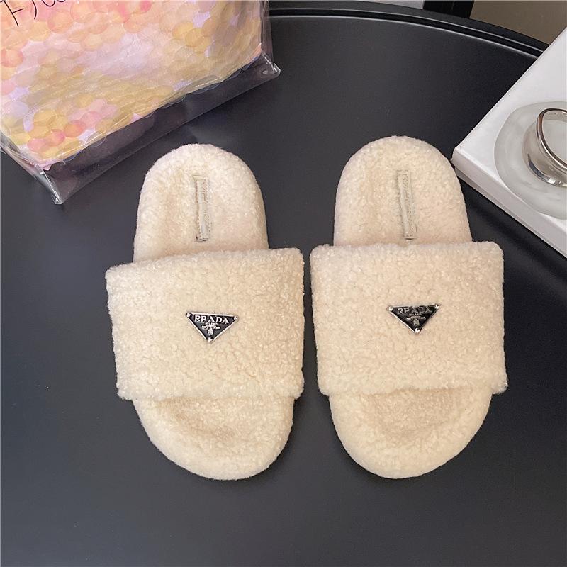 Thick-soled Fluffy Slippers Women's Outer Wear 2025 New Autumn and Winter Fluffy White Fluffy Shoes Internet Celebrity Super Fire Cotton Drag