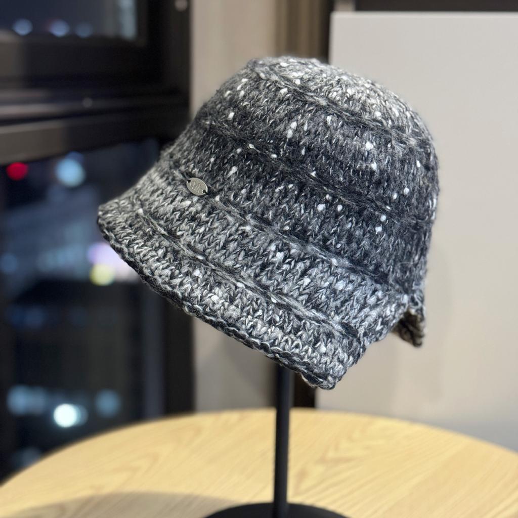 Autumn and Winter Gradient Knitted Fisherman's Hat for Women with Wide Brim Small Face Cold Protection Ear Protection Trendy Hat