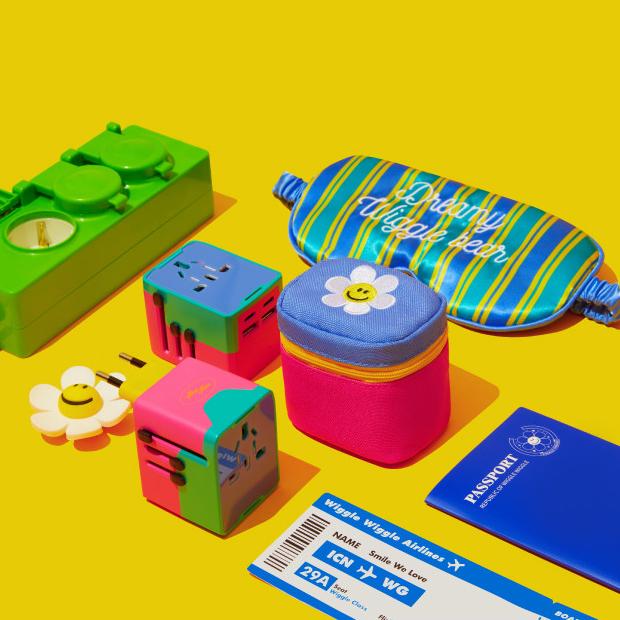 Wiggle Wiggle Universal Reiseadapter-Set mit USB-C & USB-A Weltweiter Mehrfachstecker (Pink Blau)