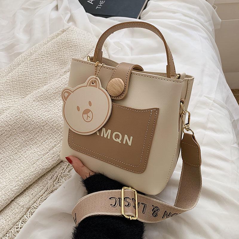 

Niche contrasting colors versatile commuter wide shoulder strap messenger bag women s spring and summer new high-end bucket bag no specification