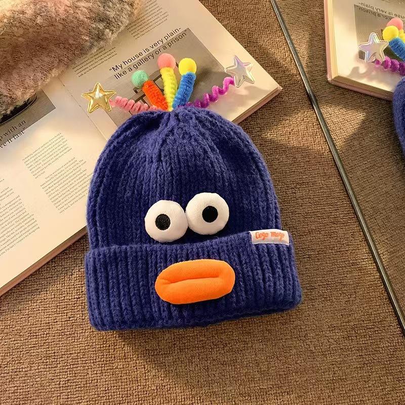 Cute and Quirky Knitted Wool Hat for Women, Autumn and Winter, Face-Slimming Cartoon Design, Warm Ear Protection Hat, New Style for Couples
