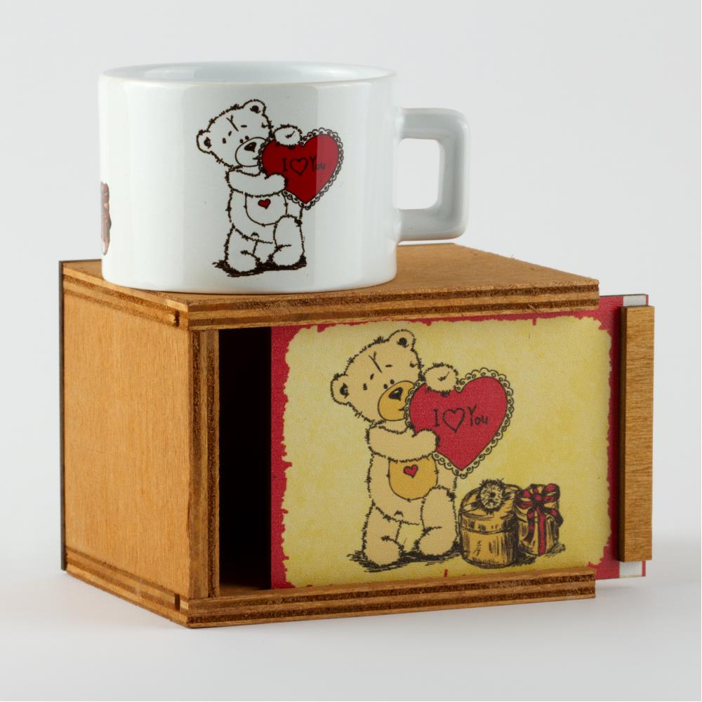 

Романтическая деревянная кружка с фигуркой плюшевого мишки