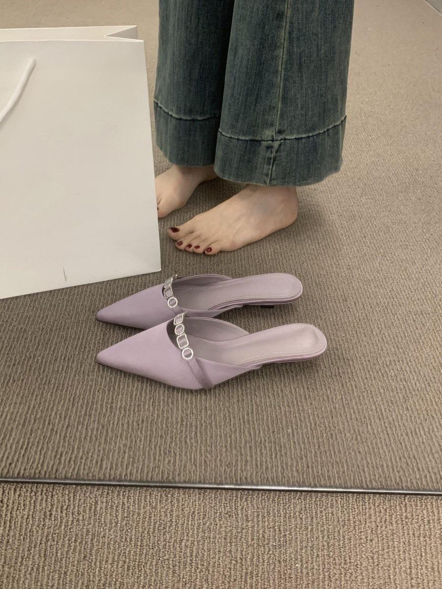 

Temperament: Fairy-style headscarves, half slippers, women wear lazy people, one foot of cool slippers, kitten heels, beautiful pointed-toe mules 35