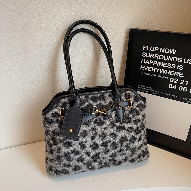 Leopard Print Plush Korean Bag, Winter Trendy Style, Large-capacity Commuting Model.