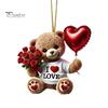 Vielseitiges Innenraum-Deko-Teddybär-Hängeornament, Mit Herzballon, Rote Rosenstrauß-Dekoration, Kleines romantisches Andenken für Auto-Rückspiegel
